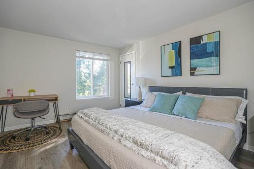 Bridle Trails House | Modern Cozy next to Microsoft, Queen Bed, Parking