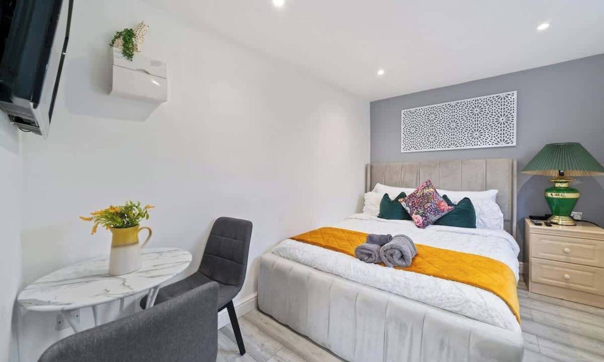 West Thurrock Apartment | Modern & Cozy Private Garden Studio In Grays
