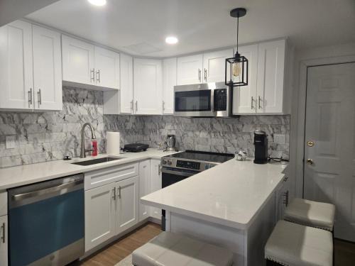 Norwood Apartment | Modern & Cozy Suite