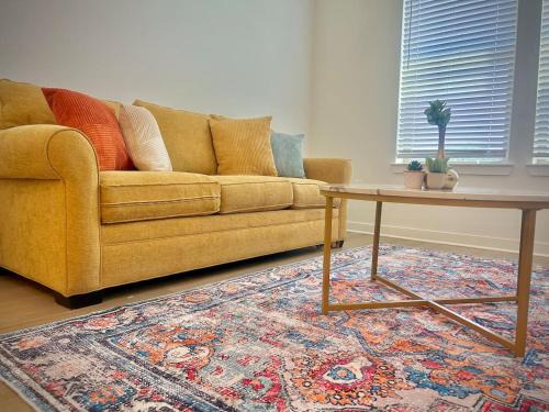 Sherman Apartment | Modern & Cozy Work-Friendly Getaway with Pool & Gym