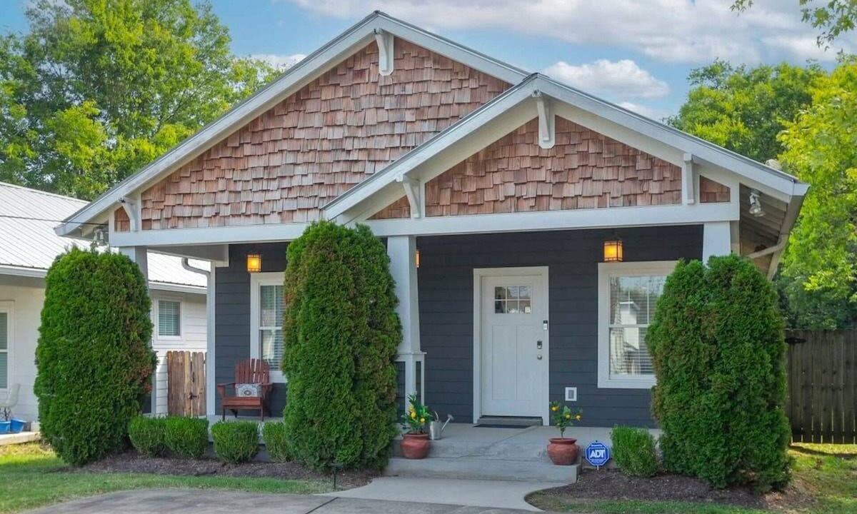 Inglewood House | Modern Craftsman Cottage