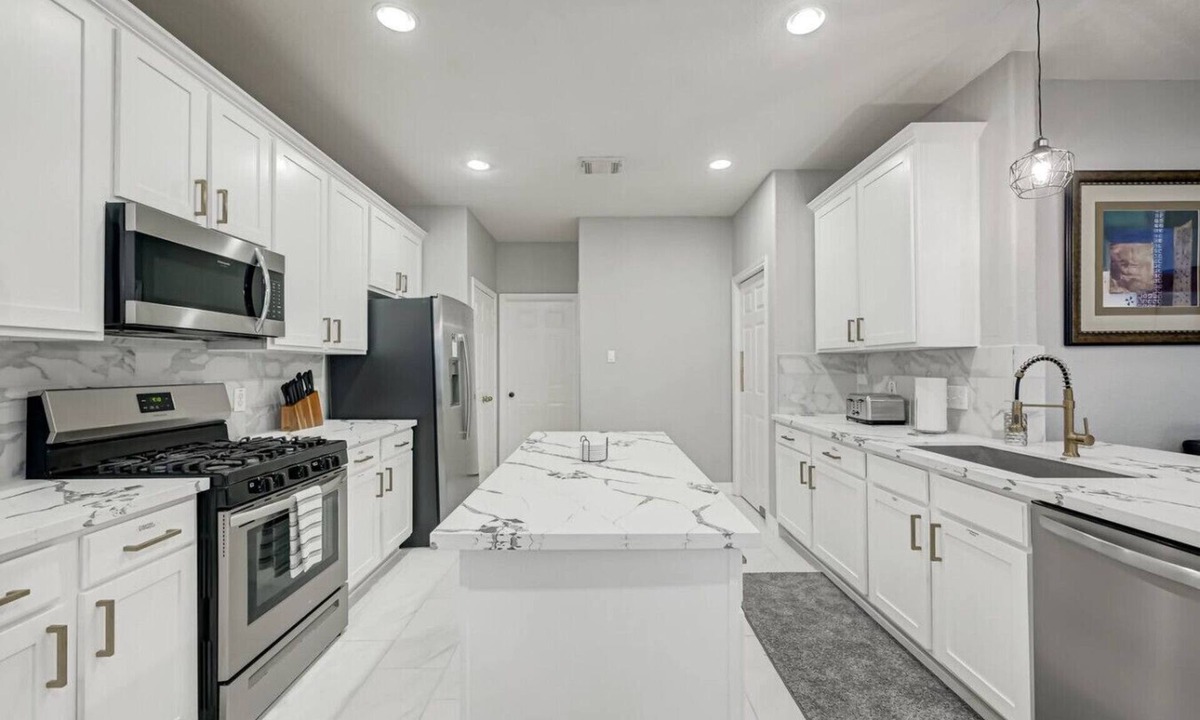 Sugar Land House | Modern Deluxe 4 bed Home