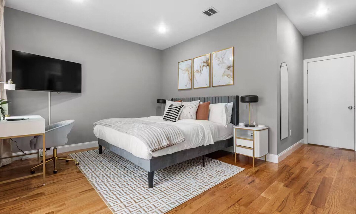 Hackensack River Waterfront House | Modern Designer 3BR Sleeps 9 Parking NYC