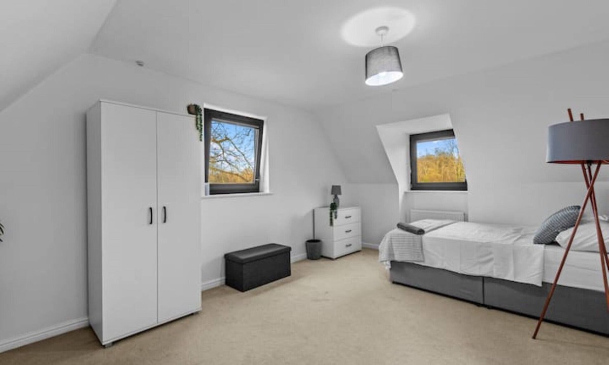 Uxbridge North House | Modern Detached 5 Bedroom House