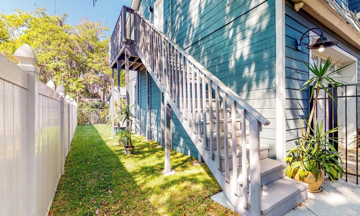 Goldenrod Condo | Modern Dog-Friendly apartment - kitchenette & Yard