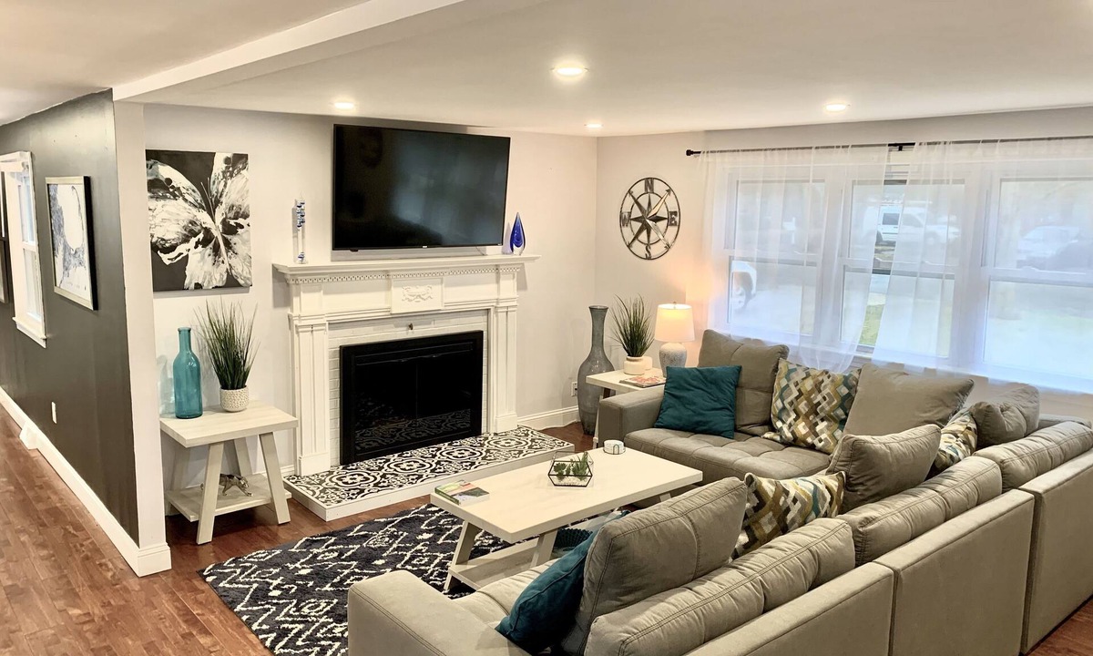 South Yarmouth House | Modern, Dog-Friendly, 4 Bedroom, 2 Bath Home