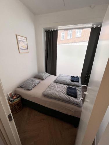Hjørring Apartment | Modern Double Room 10 & Free Parking