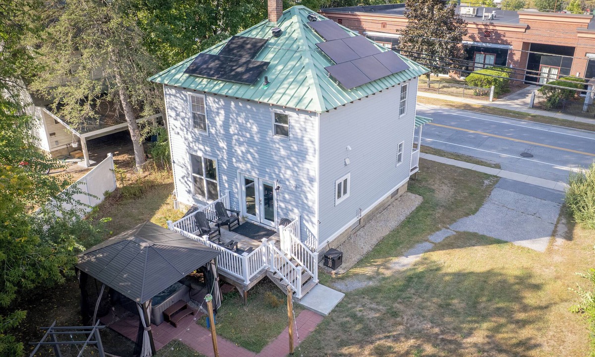 Keene House | Modern Downtown 12ppl Hot Tub Fire Pit Games