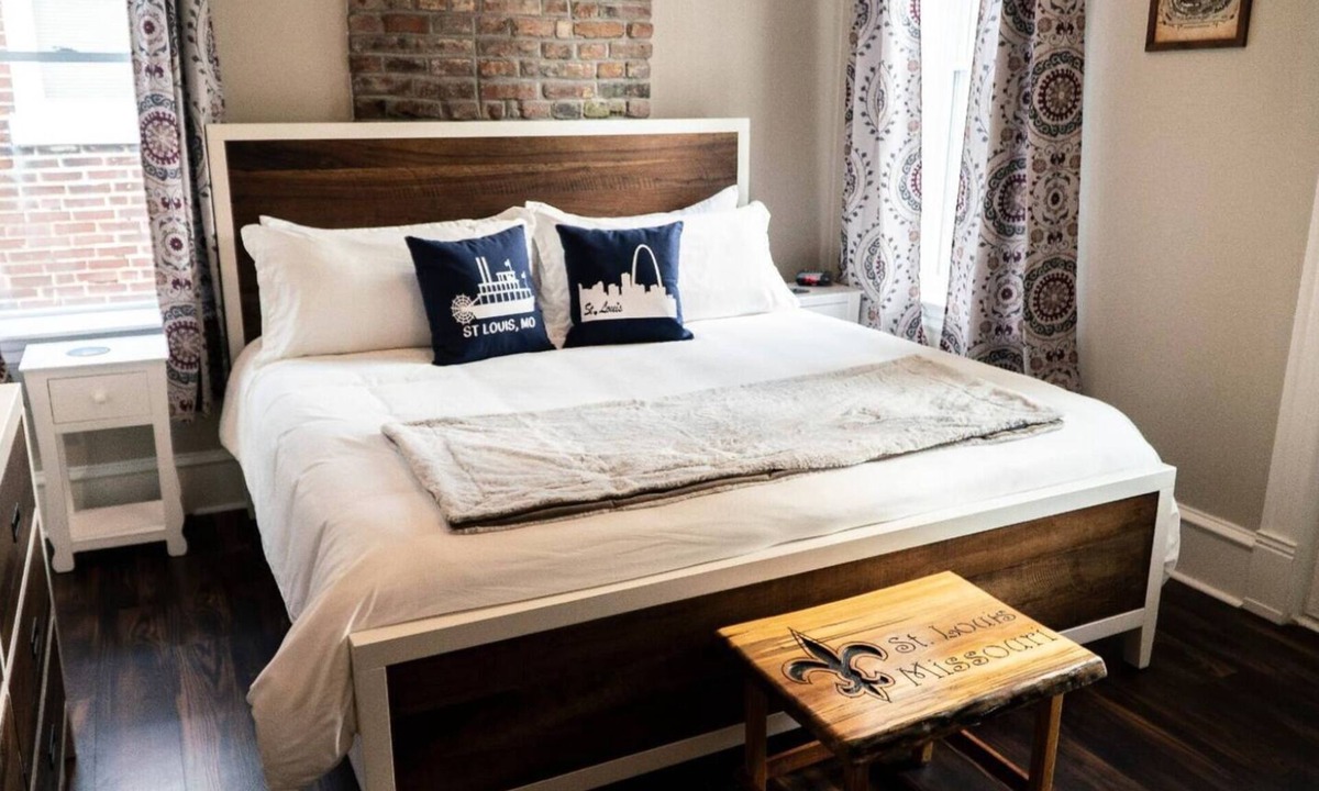 Shaw House | Modern Downtown Getaway w/Yard & Grill