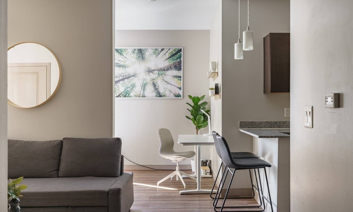 Uptown District Apartment | Modern Downtown Luxury Apartment