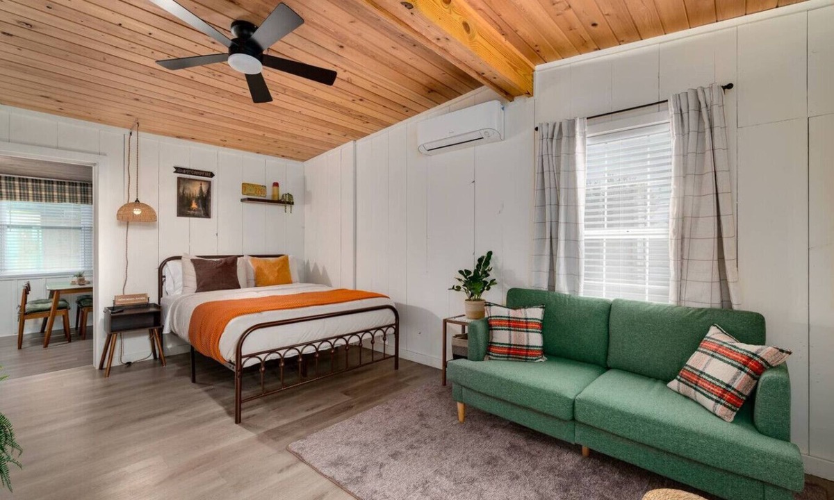 Englewood Park Apartment | Modern Downtown Orlando Studio | Prime Location