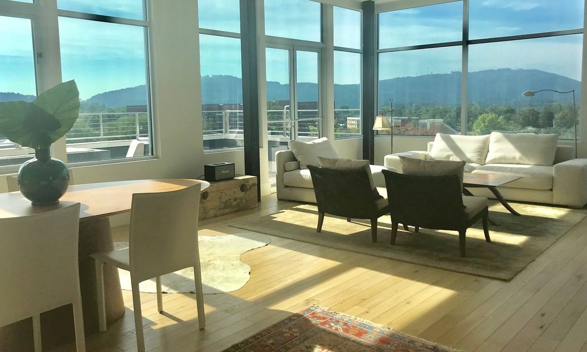 Starr Hill Condo | Modern Downtown Condo
