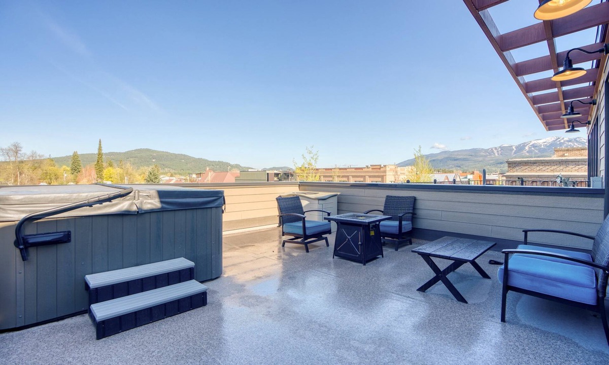 Whitefish Condo | Modern Downtown Whitefish Condo w/Private Hot Tub