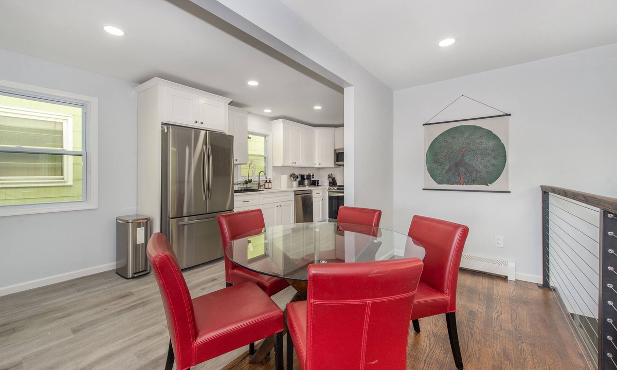 Harrison Apartment | Modern Duplex- close to transit 🚉