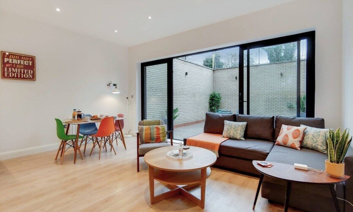 Ealing Common Apartment | Modern Ealing Apartment with Large Private Patio