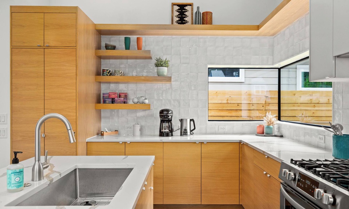 Holly House | Modern East Austin Gem - Heated Pool - Restaurants