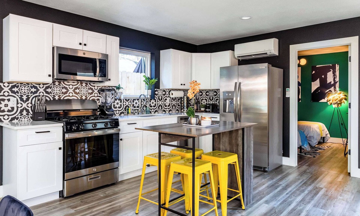 East Cesar Chavez Cottage | Modern East Austin Stay Near Plaza Saltillo Stn