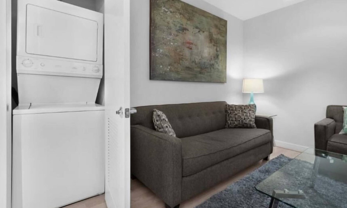 Central-Maverick Square - Paris Street Apartment | Modern East Boston | Private Studio | Work Desk | GLS