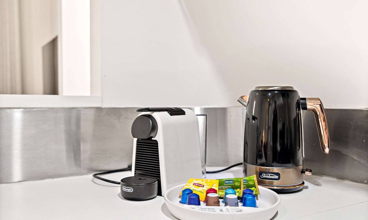 East Melbourne Apartment | Modern East Melbourne 2-Bed Apartment with Parking