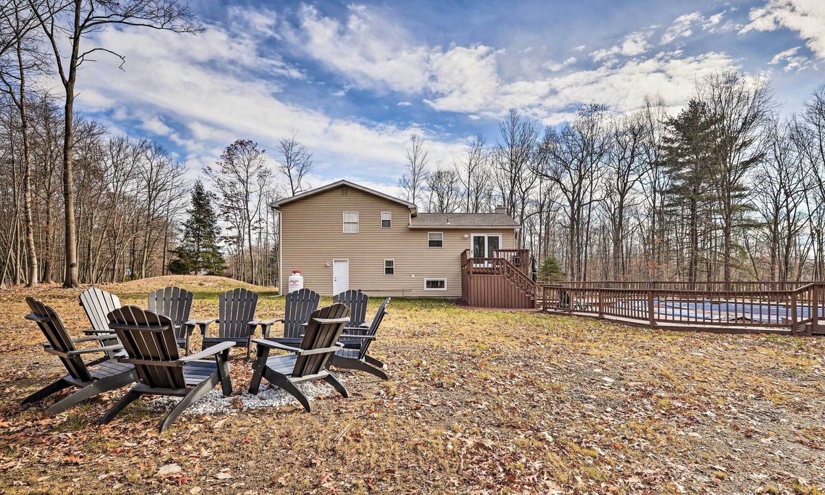 East Stroudsburg House | Modern East Stroudsburg Home w/Pool + Fire Pit