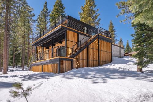 Truckee House | Modern Eco Retreat with Hot Tub and Views