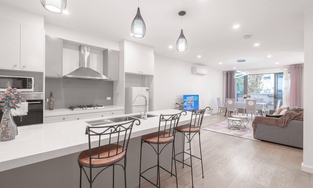 Hawthorn Apartment | Modern Elegance 4BR+1Study in Mel+Parking