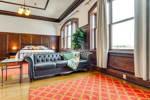 Crawfordsville Apartment | Modern Elegance Timeless Crawfordsville Studio!