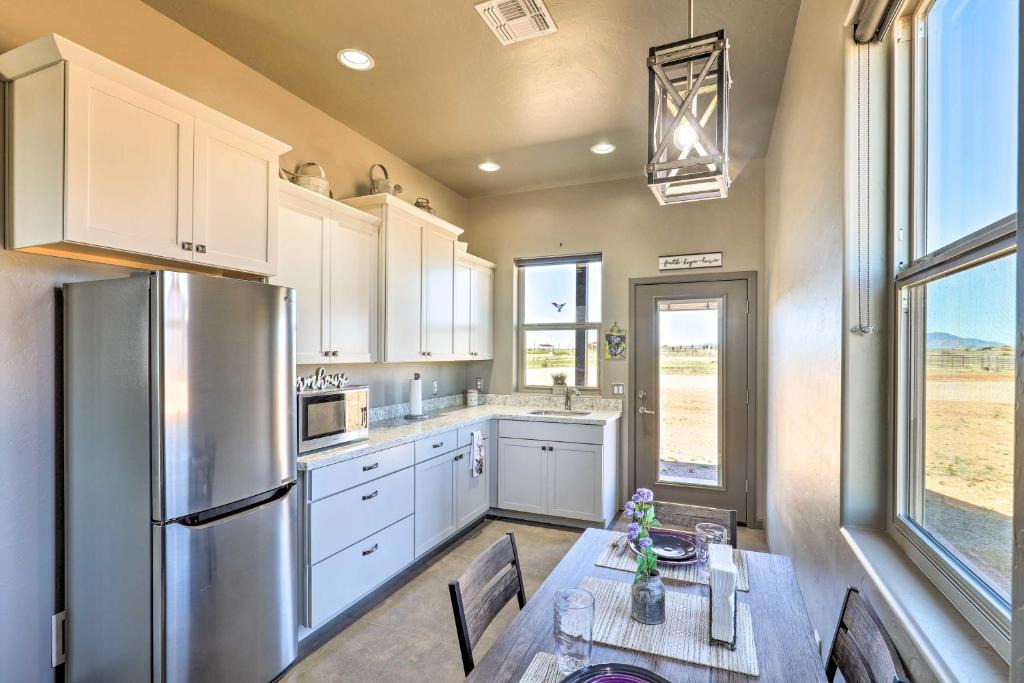 Elgin House | Modern Elgin Home: Walk to Wineries + Pets Welcome