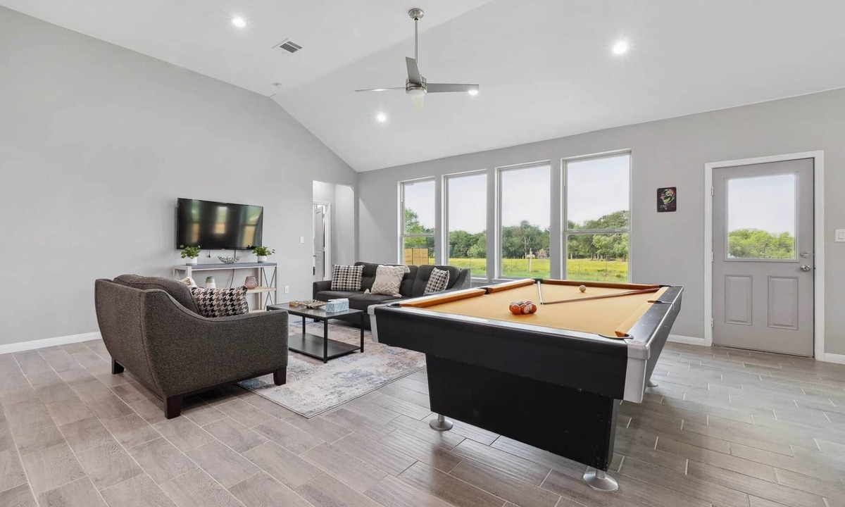 Cedar Creek House | Modern Escape In Cedar Creek
