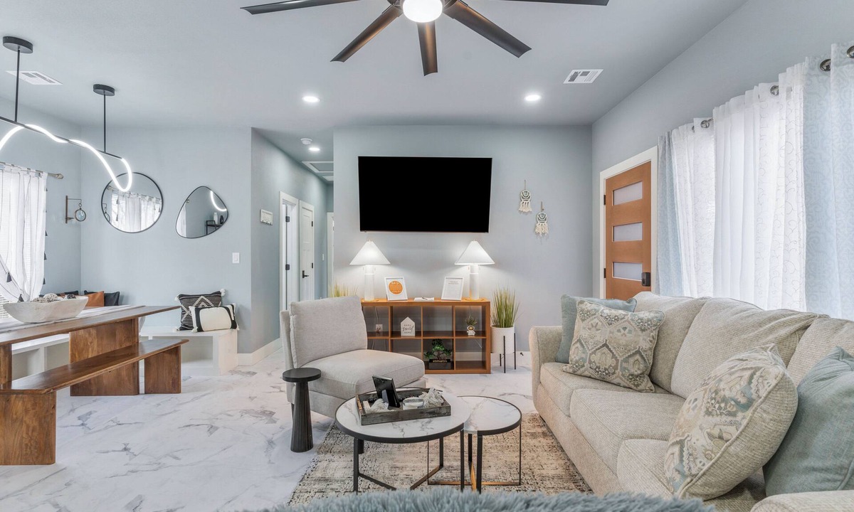 Tulsa House | Modern Escape in Downtown Tulsa: Sleeps 12
