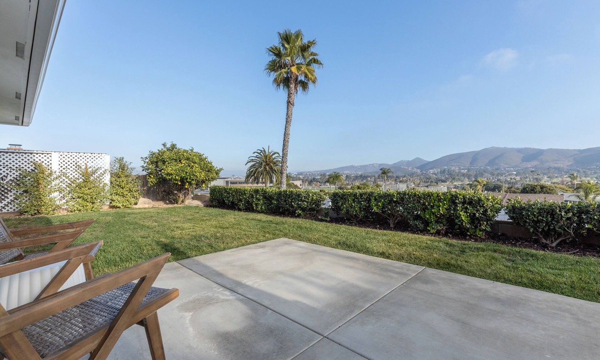 San Marcos House | Modern Escape w/Views. Walk to Lake, Resort, Golf & Dining. Pet Friendly