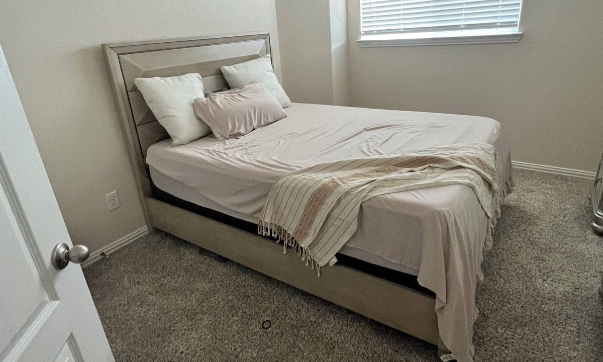 Katy House | Modern Escape, with a pet and family friendly home that feels like a home.