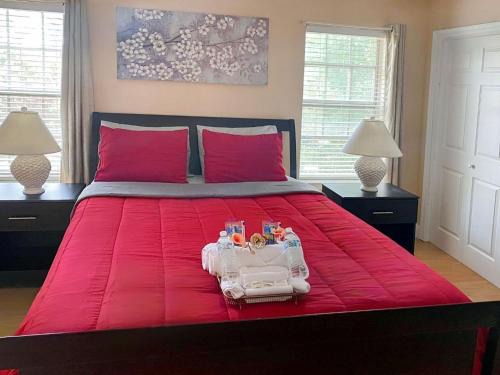 Hybla Valley House | Modern Executive Master Bedroom
