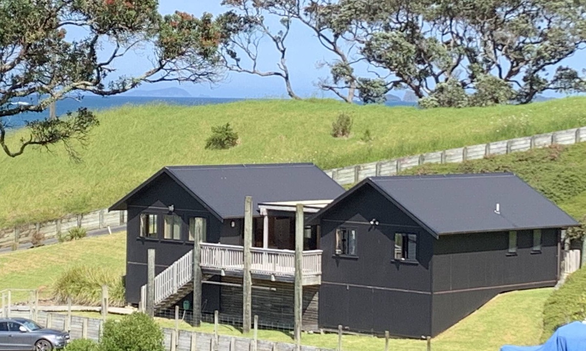 Oakura House | Modern, Family Friendly Bach