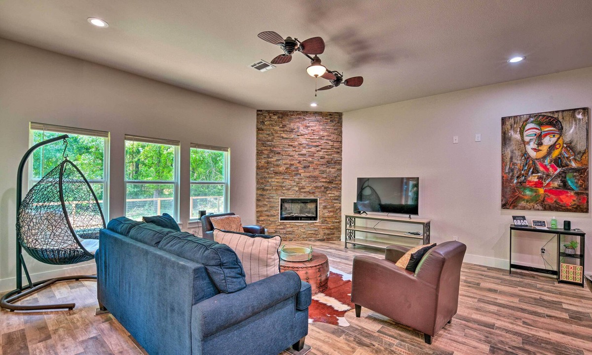 South Arlington House | Modern Family Home Near AT&T Stadium & More!