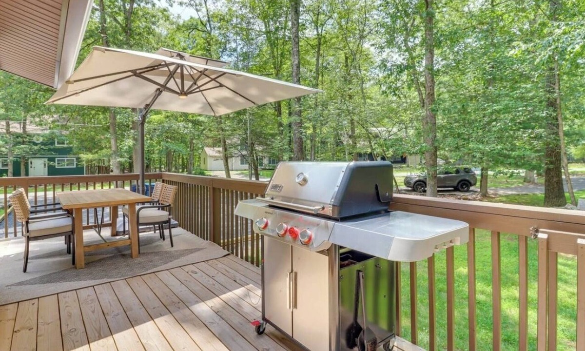 East Stroudsburg House | Modern family friendly chateau