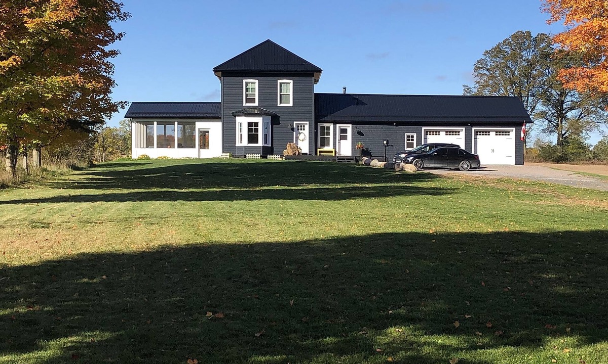 Ivanhoe House | Modern Farmhouse - gateway to the great outdoors