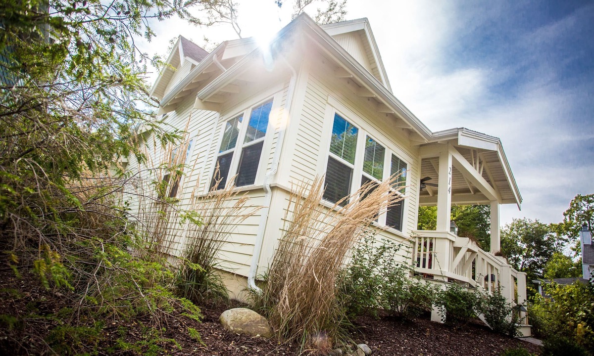 New Buffalo House | Modern Farmhouse Just Steps From Town and Lake Michigan w/Heated Pool!