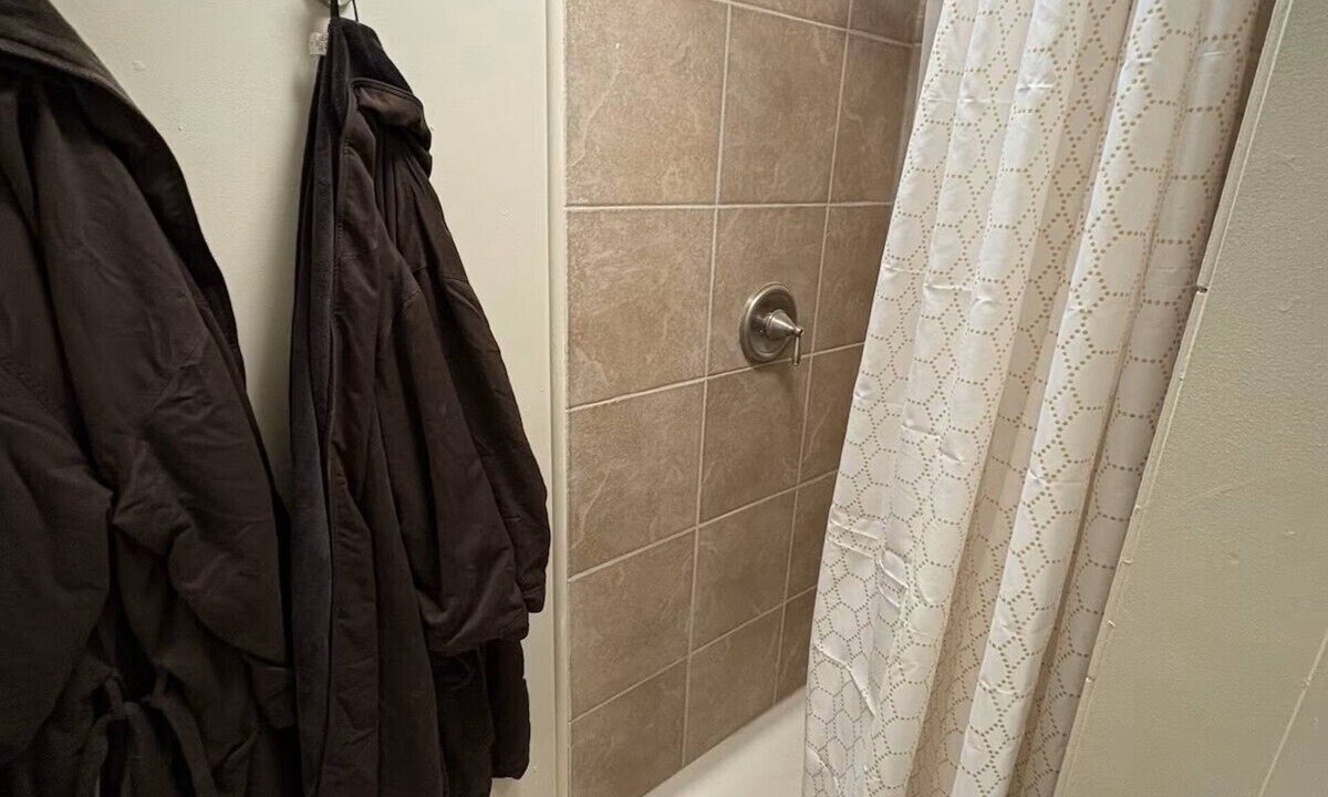 Beamsville Apartment | Modern farmhouse theme studio central Beamsville. Main Floor Suite.