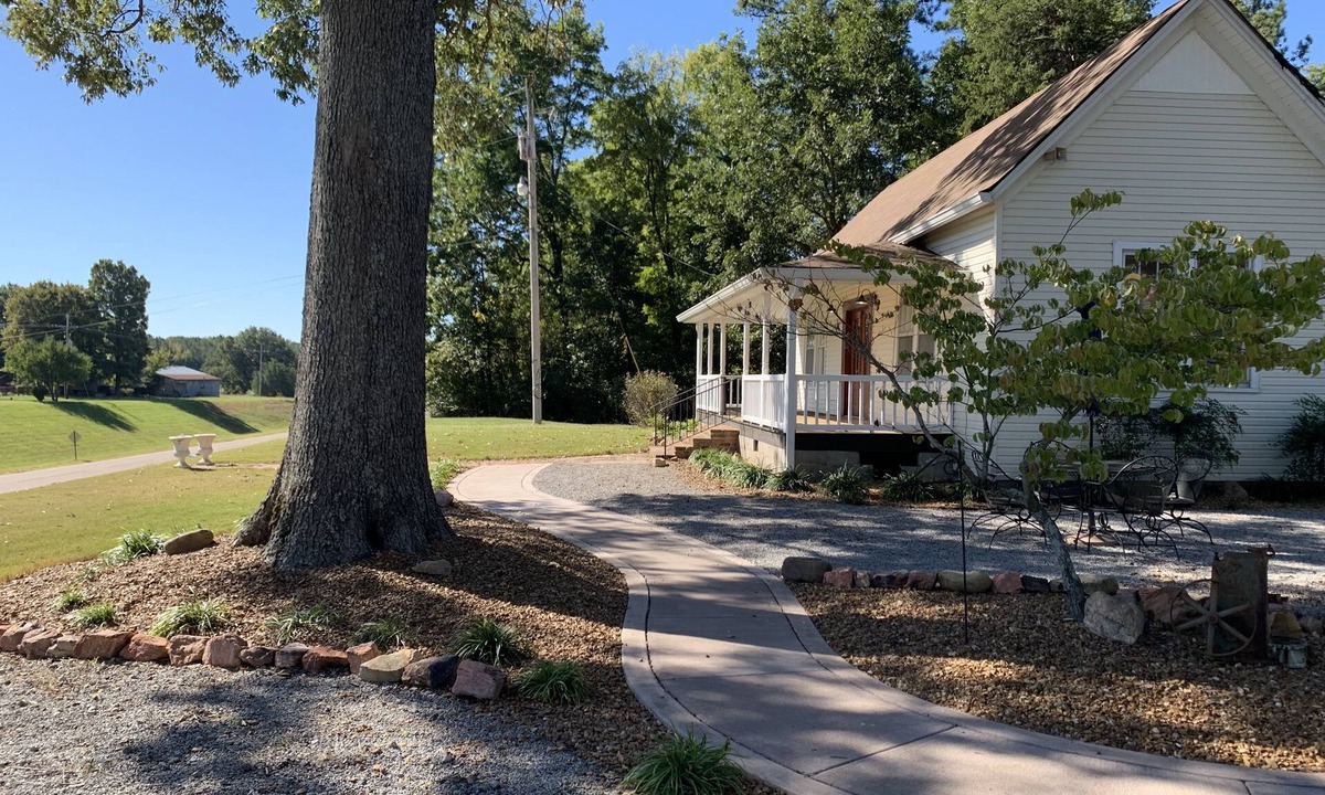 DeSoto County Other | Modern Farmhouse! Clean, Private, Spacious!