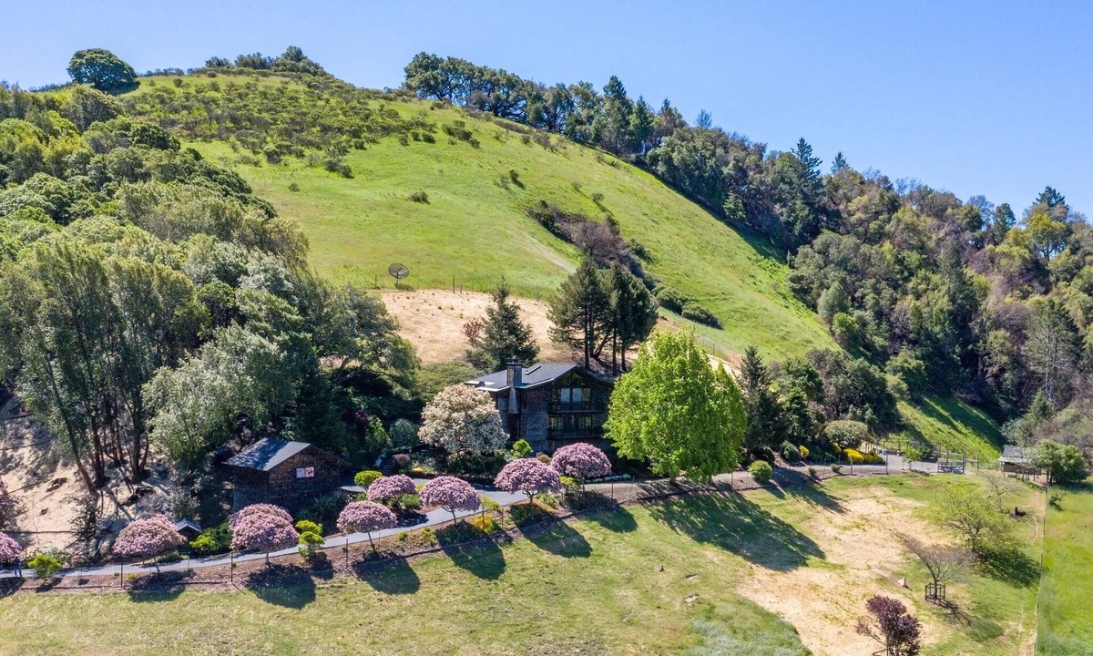 Santa Rosa House | Modern Farmhouse Villa with Captivating Panoramic Views, Hot Tub and Sauna!
