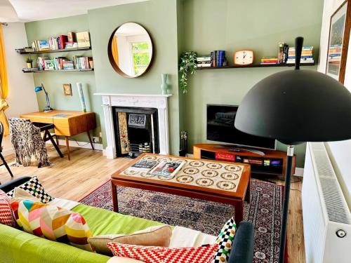 Telegraph Hill Apartment | Modern Flat at Selden House