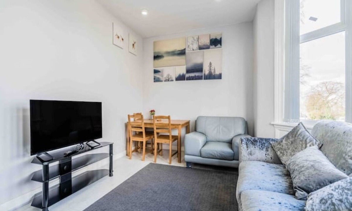 Moseley Apartment | Modern flat in Moseley with Free Parking