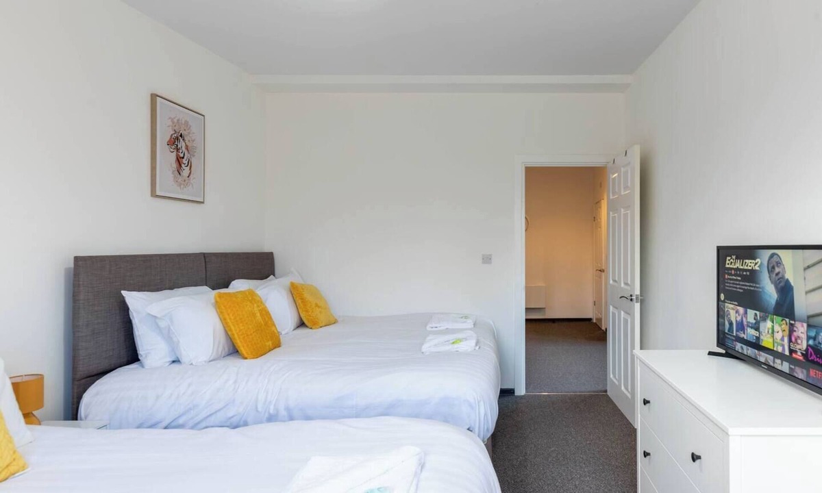 Peterborough Apartment | Modern Flat | Netflix | Free Parking | A1