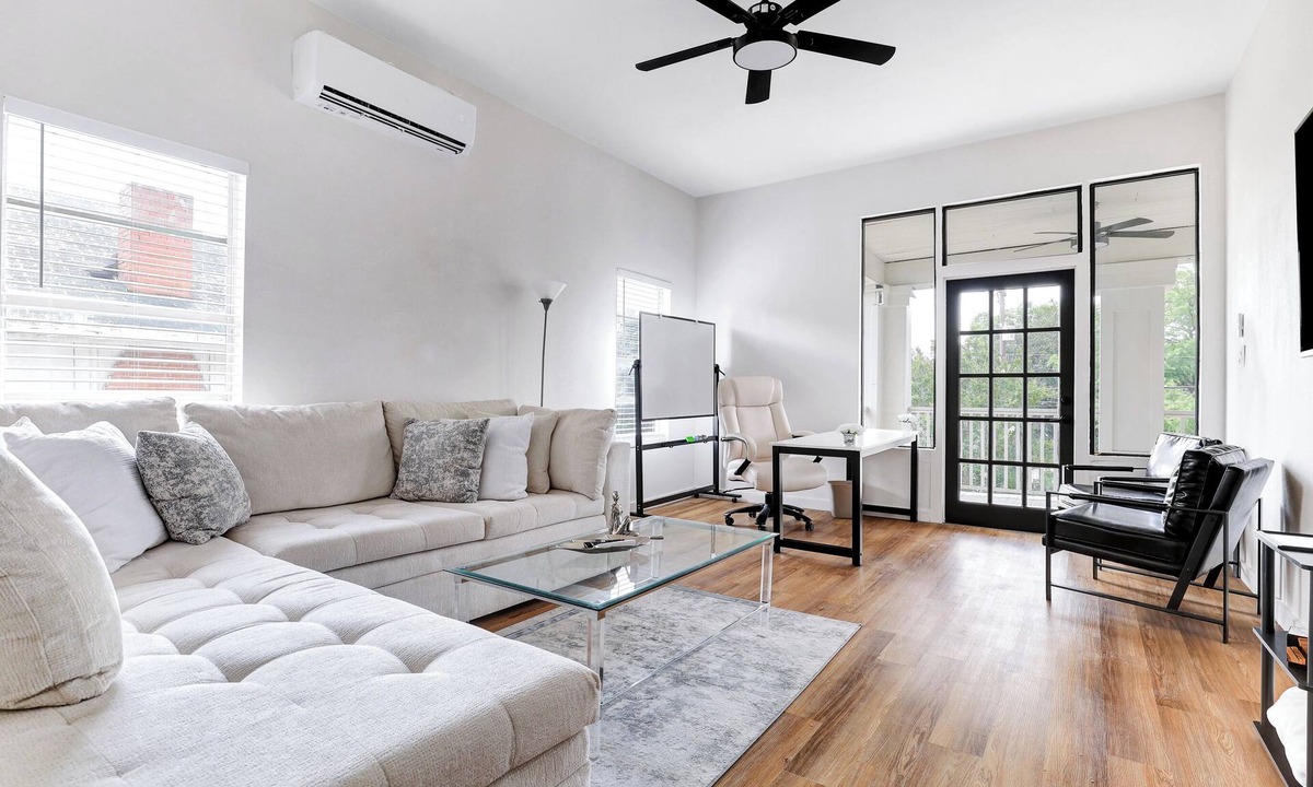Tobin Hill Apartment | Modern Flat Nr DT River Walk Zoo | WiFi BBQ Desk
