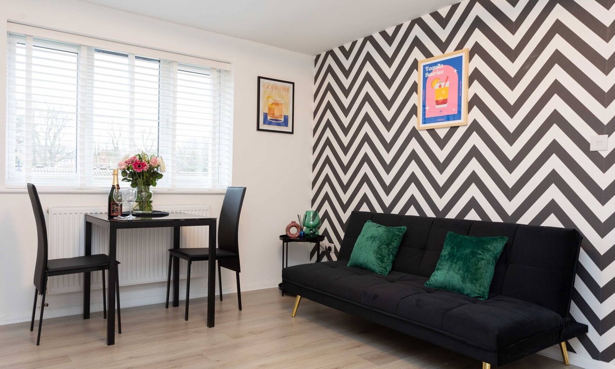 Grange Apartment | Modern Flat - Sleeps 3 - London