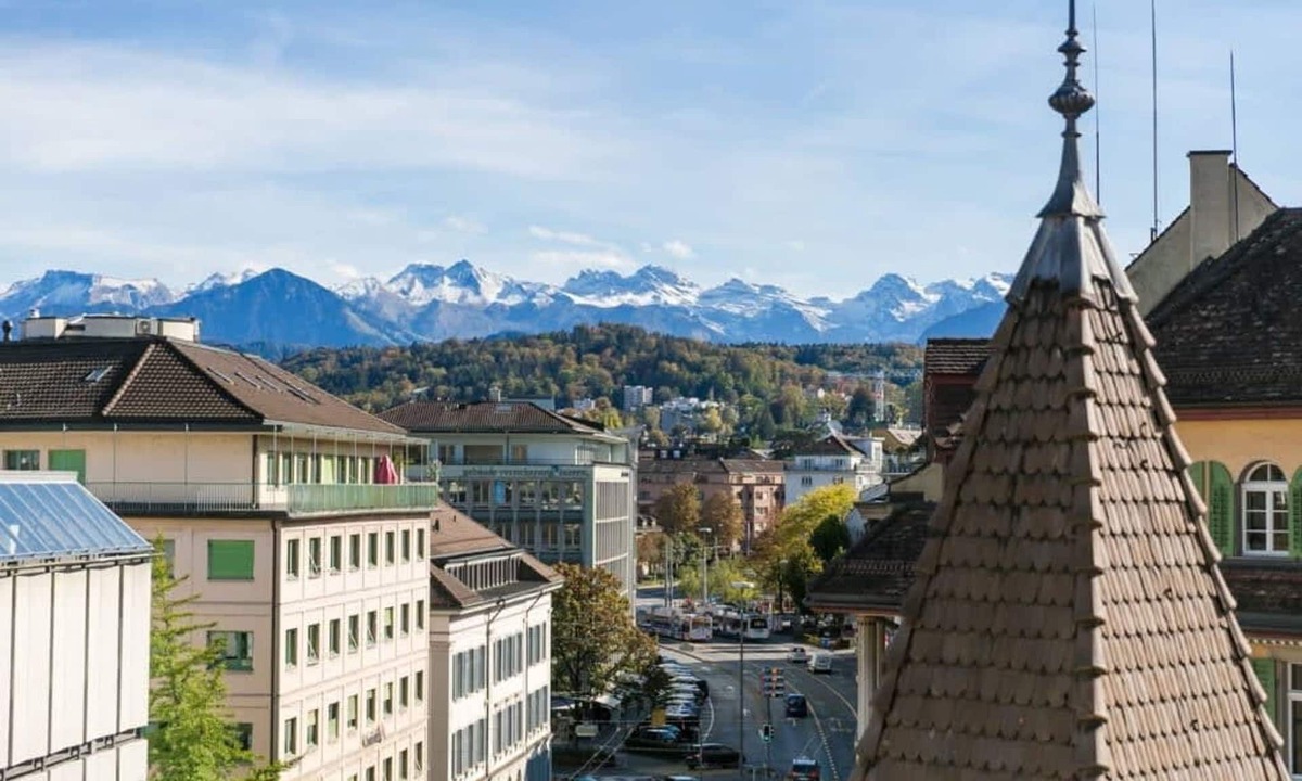 Lucerne Apartment | Modern flat w Netflix balcony top location