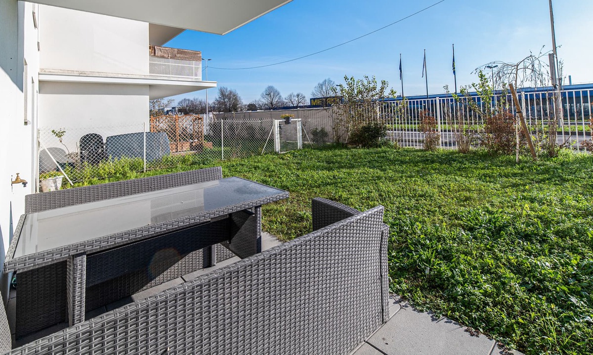 Vaulx En Velin Village Apartment | Modern flat with garden at Lyon doors - Welkeys