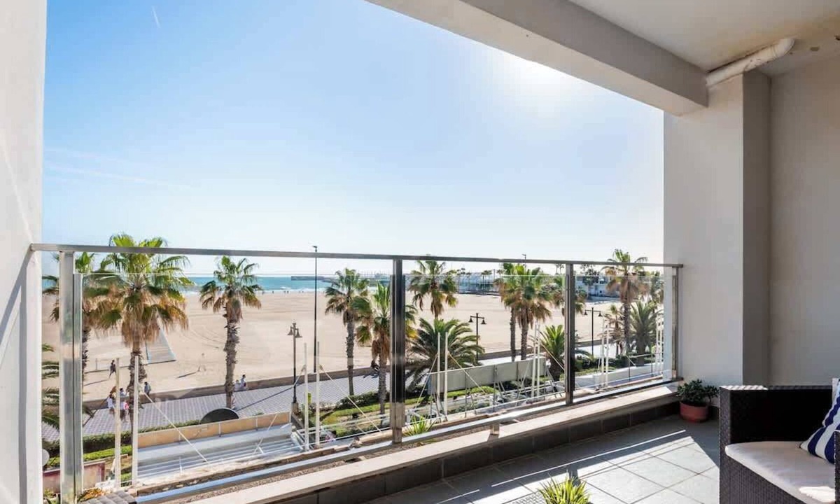 El Cabanyal Apartment | Modern flat with sea views in Valencia.