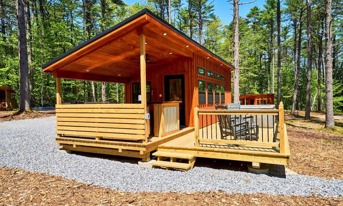 Oxford Cabin | Modern Forest Cabin with Private Hot Tub & Fire Pit